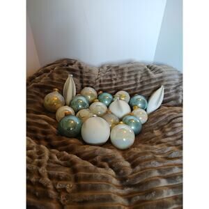 Christmas - XMAS - Tree Ornaments Lot : Glass Round Blue, White, Glitter Bulbs